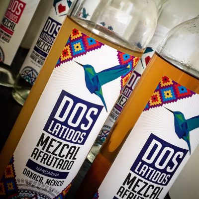 Dos Latidos Mezcal. Diseño de etiqueta.